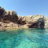 Tour privato in barca ai faraglioni di punta Ciriga e al sud del Golfo di noto da Avola