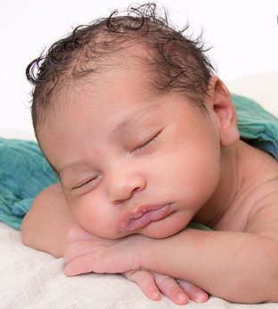 Newborn In Long Tree Photographer