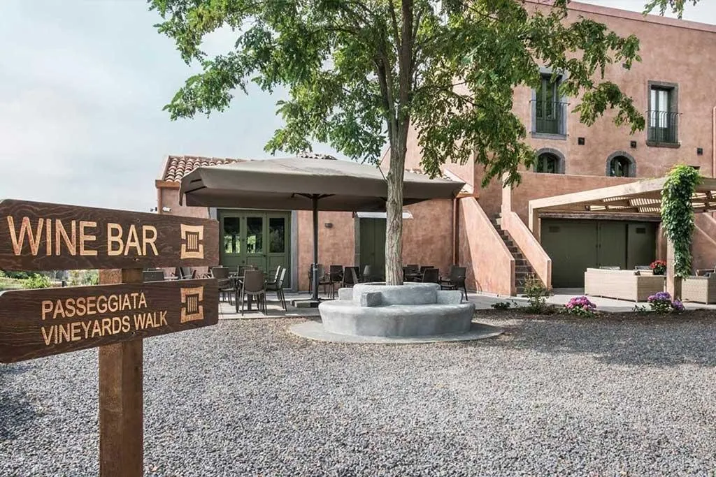 Catania: degustazione vino dell'Etna Firriato a Cavanera Etnea