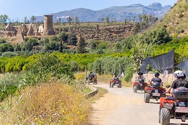 Tour in quad partendo da Ribera provincia di Agrigento, attraversando guadi, fiumi, sentieri naturali fino al Castello Poggiodiana e al mare 