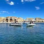 Tour privato in barca alle grotte di siracusa, Riserva Marina del Plemmirio, Scogliera bianca di Gallina, sosta a Marzamemi via terra con aperitivo