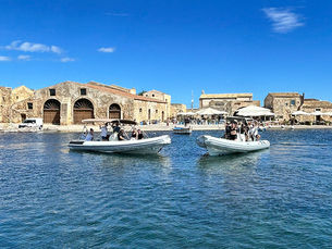 Tour privato in barca magico sud da Siracusa con aperitivo