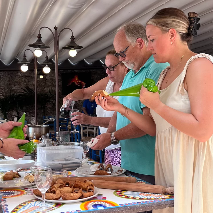 Taormina: corso di cucina cannolo siciliano