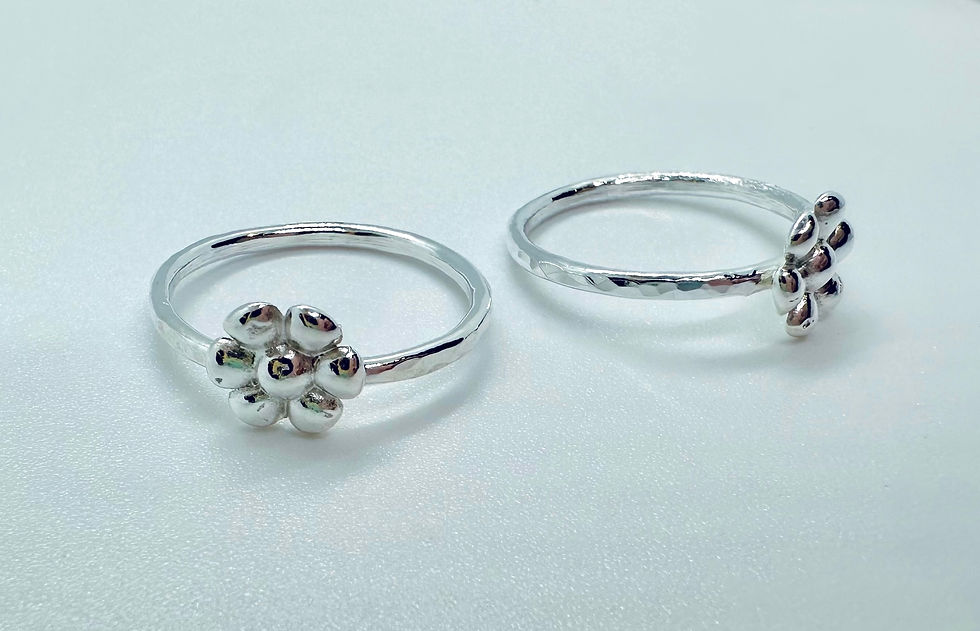 Flower ring with hammered shank