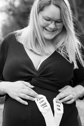 Babyankündigung Mutter Bauch schwangerschaft Familienfotografie Fotograf für Familien Thurgau Tobel SusanPhotography Photograph Fotos Photo