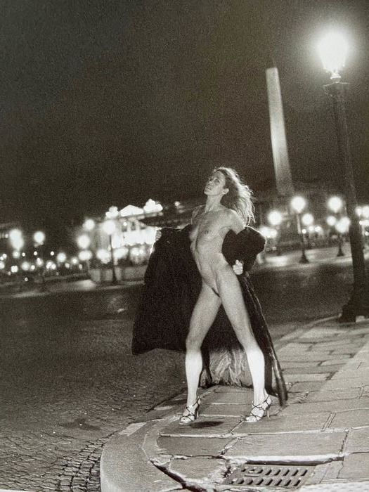 Thumbnail: Paris Naked