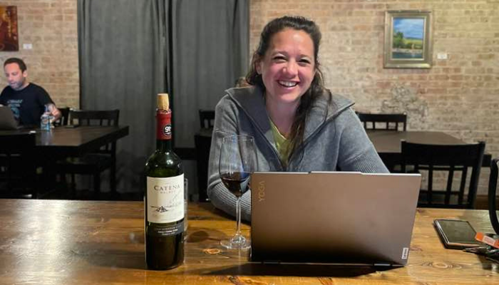 Birch Road member working remotely the Lincoln Park clubhouse in Chicago.
