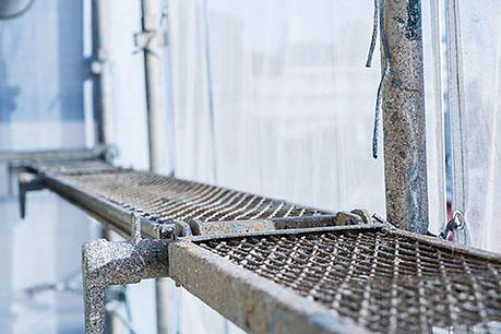 吊り足場の設置の様子