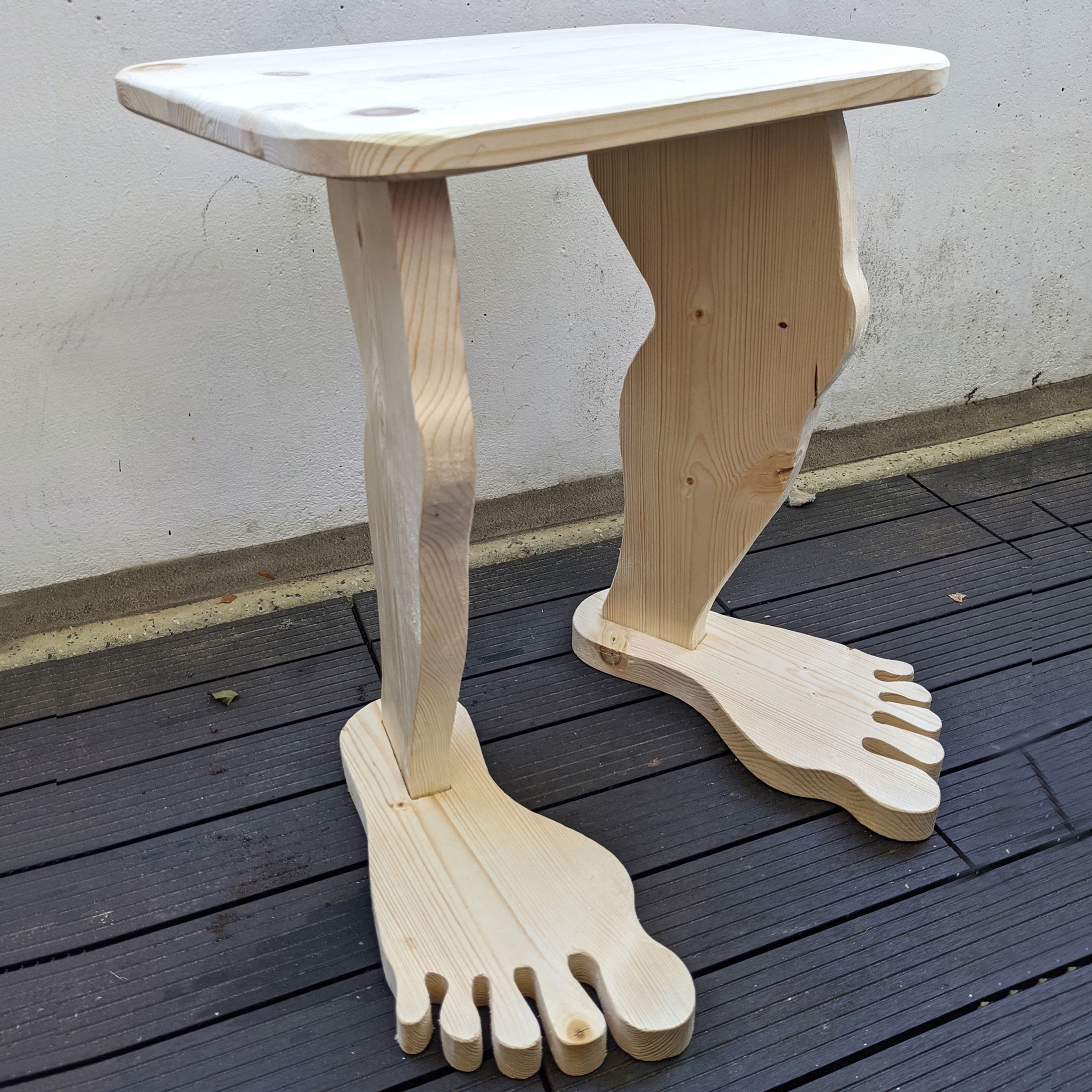 Hocker Aus Holz F e Lustiger Holzhocker Menschenfu form Hocker Aus Holz F e Lustiger Holzhocker Menschenfu form