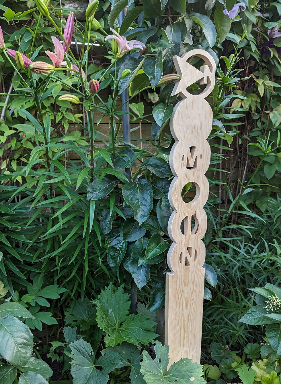 Miniaturbild: Gartenstele Nordpfeil MOIN