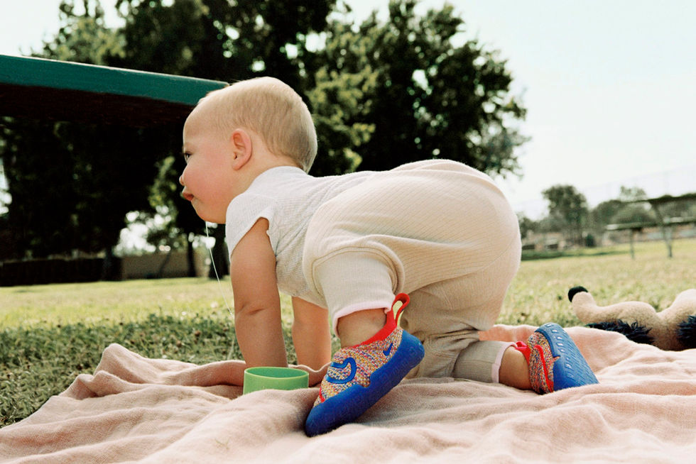 001_801445-ho23-swoosh1-firststeps-1-retouched-img3652-r01-025-rgb-14k