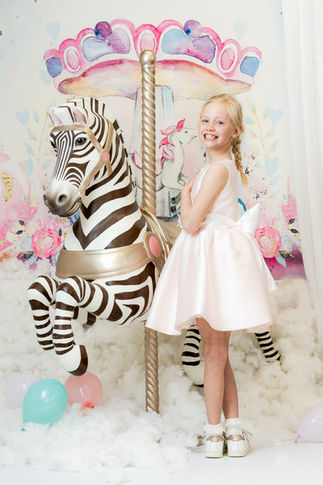 Communiefoto's paard, communiefoto, communiefotoshoot, communiefoto's, communiefotografie, communie paard, communie bedanking, lentefeest, lentefeestfoto's, lentefeest communie, fotoshoot, fotografie, kinderfoto, kinderfotografie, kinderfoto's, kinderfotograaf, communiefotograaf, paardenfoto, paard, paardenfotografie, carrousel, zebra, zebrapaard, paardenfoto, paardenfotograaf, fotoshoot west-vlaanderen, fotograaf west-vlaanderen, fotograaf brugge, fotograaf oostkamp, alisonbq, alison becu, alisonbq photography