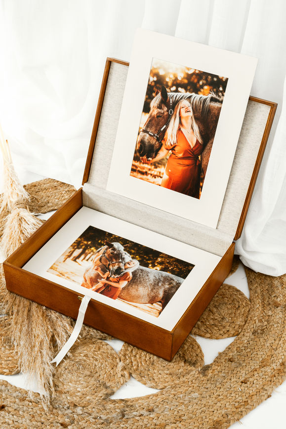 Album, fotoalbum, fotoboek, babyboek, babyfoto, babyfotoshoot, babyfotos, babyfotograaf, newborn, newbornfotoshoot, newbornfoto, newbornfotografie, newbornsessie, newbornfotograaf, fotograaf, fotograafwestvlaanderen, fotograafoostkamp, oostkamp, brugge, alisonbecu, alisonbqphotography, alisonbq, fotografie, fotoproducten, fotoshoots, herinneringen, fotoprints, fotoboeken, fineart, kunstfoto, paardenfotografie, paardenfoto, paardenfotograaf, paard, pony, fotokader, canvas, print, paardenfotografie, blackfoto, dierenfoto, dierenfotografie, dierenfotograaf, portretfoto, portretfotografie, portretfotograaf, familiefoto, familiefotograaf, familiefotoshoot, familieportret, gezinsfotografie, gezinsfoto, gezinsfotoshoot, gezinsfotograaf, communiefoto, communiefotografie, communiefotoshoot