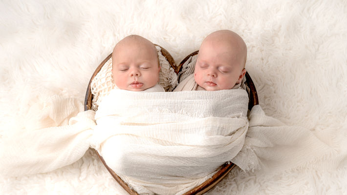 newborn, newbornfotoshoot, newbornsessie, newbornfoto, babyfotografie, babyfotoshoots, babyfoto, babyfotograaf, babyfotografie, portretfotograaf, fotograaf baby, pasgeboren baby, zwangerschapsfotoshoot, zwangerschapsfotograaf, fotograaf brugge, fotograaf oostkamp, hertsberge, oostkamp, brugge, fotograaf west-vlaanderen, fotograaf oost-vlaanderen, newbornsessie, babydays, babyboom, dreambaby, newbornfotograaf, newbornfotografie, kinderfotograaf, kinderfotografie, alison becu, alisonbq, alisonbqphotography, www.newbornfotoshoots.be , fotograaf België, tweeling, pasgeboren tweeling, ivf