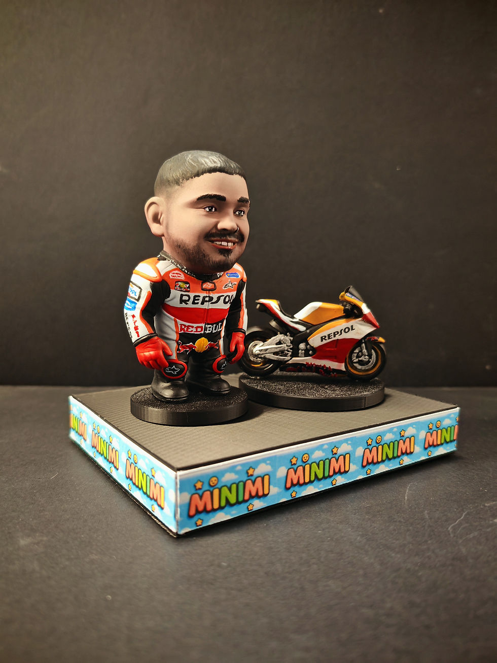Minimi personalizado de Asier con motocicleta