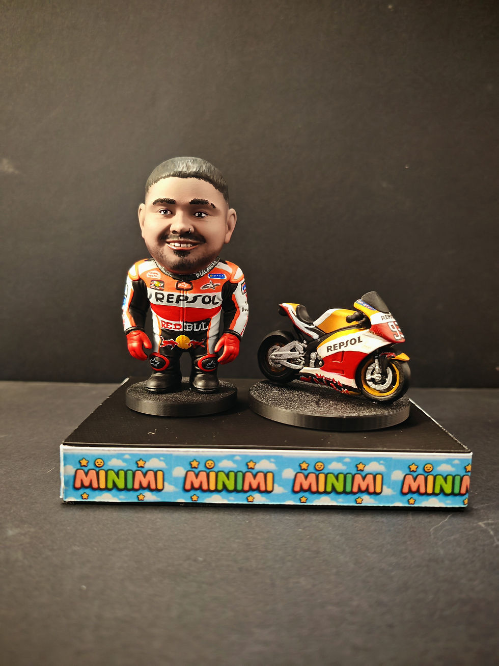 Minimi personalizado con motocicleta