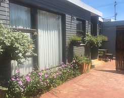Art Lovers Cottage Parking