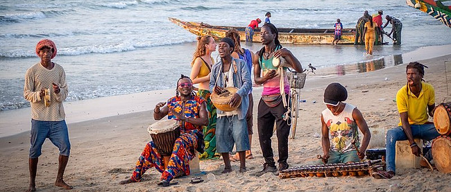 Lokale visafslag – vers gevangen vis in Abéné Local fish market – freshly caught fish in Abéné