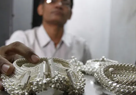 Silver bars and coins representing ₹4 lakh per kilogram milestone