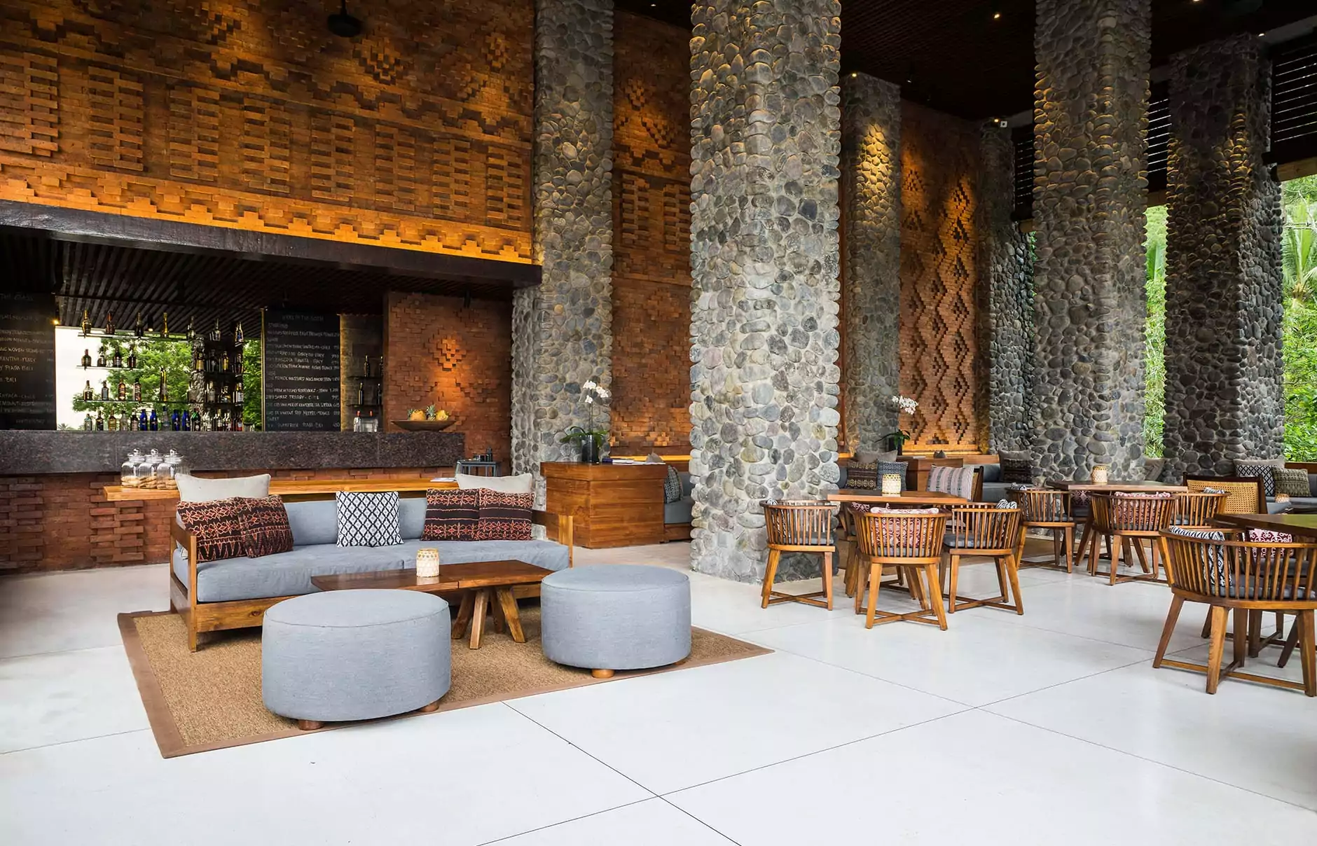 alila-ubud-dining-cabana-lounge-08.webp