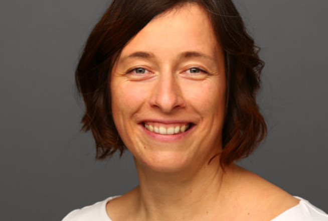 Sanda-Fritzsche-Portrait-02-768x512.jpg