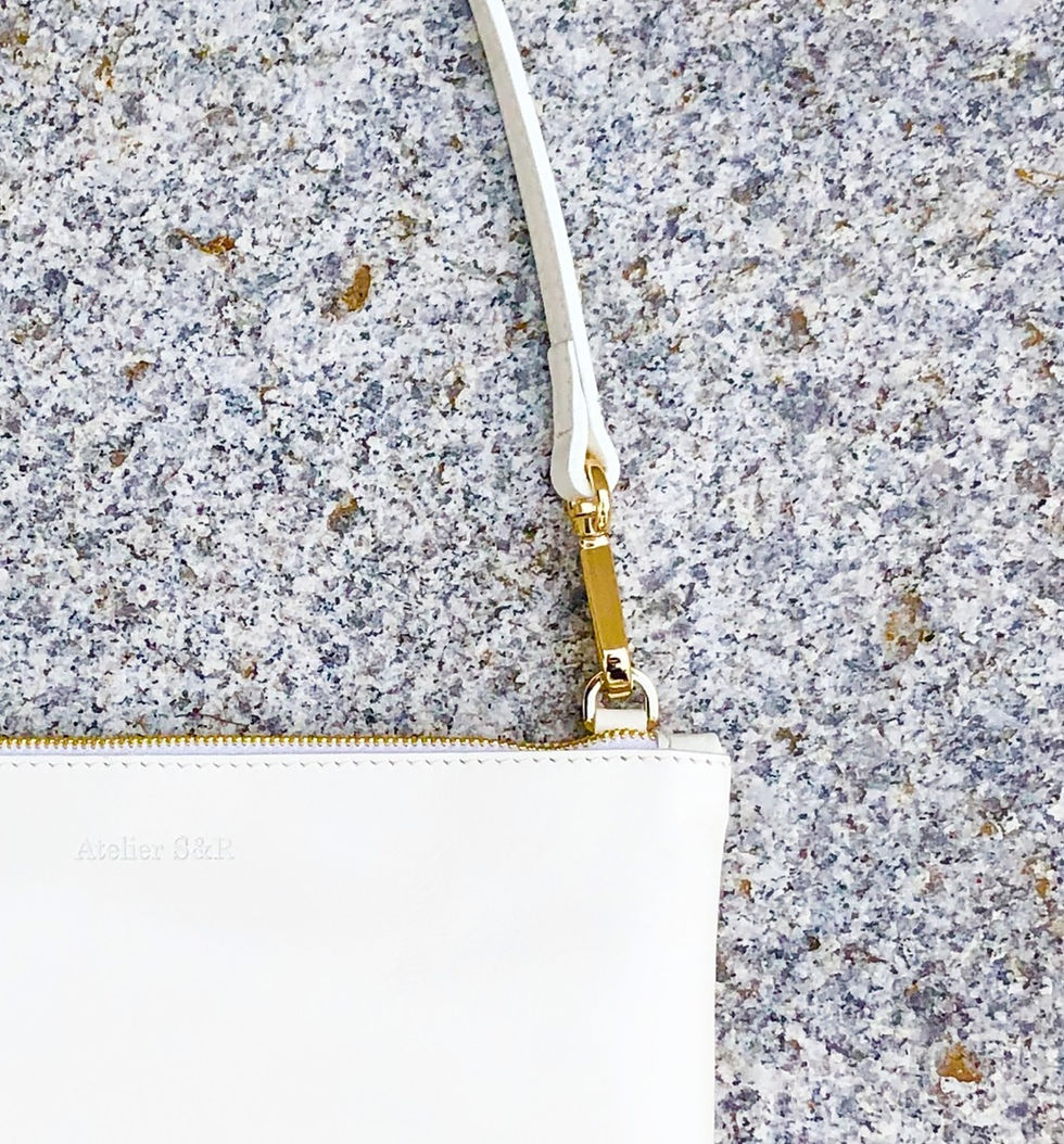 Thumbnail: Little Bag Cream - die kleine Reissverschluss-Tasche aus Rindsleder von Atelier S&R