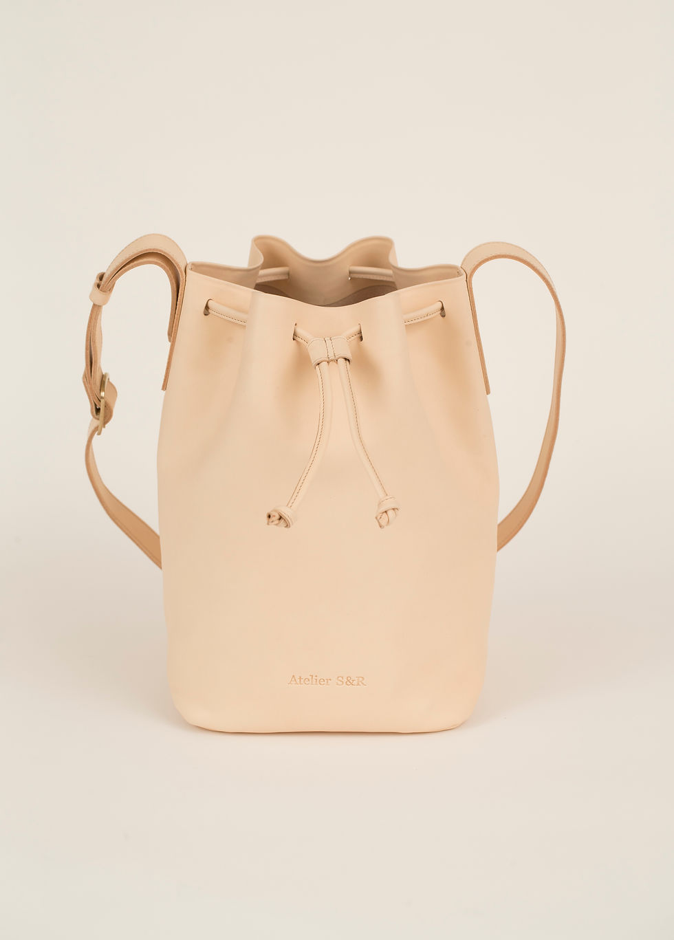 Thumbnail: Pure Bag Nature - Klassische Beuteltasche aus ungefäbtem Naturleder. In Zürich entworfen und in Italien handgefertigt.