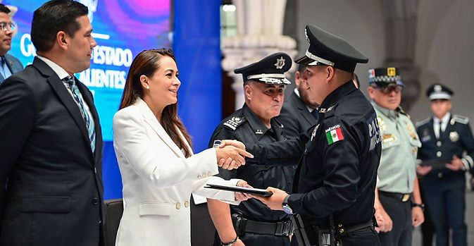 TERE JIMÉNEZ RECONOCE TRABAJO, VALENTÍA Y PROFESIONALISMO DE POLICÍAS ESTATALES, MUNICIPALES Y MILITARES