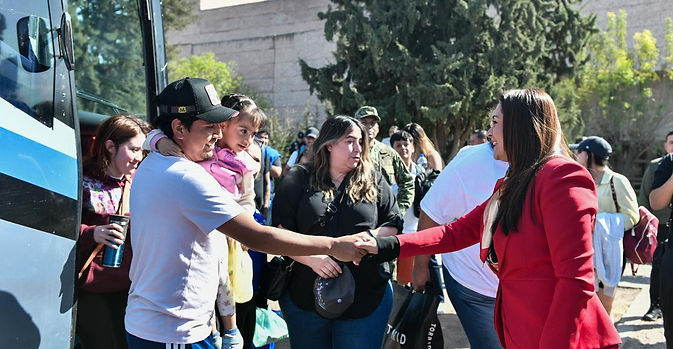 TERE JIMÉNEZ RECIBE A FAMILIAS QUE VOLVIERON A AGUASCALIENTES GRACIAS A SU INTERVENCIÓN