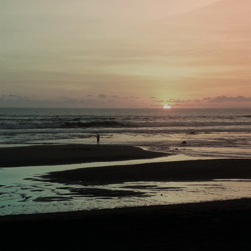 Sunset-gazing in Bali, training presence