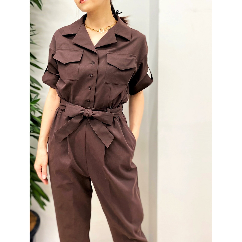 サムネイル： ツイルジャンプスーツオールインワン　カラーモカ　
上半身フロントアップ画像