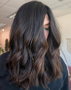 Dimensional brunette color with soft grow-out