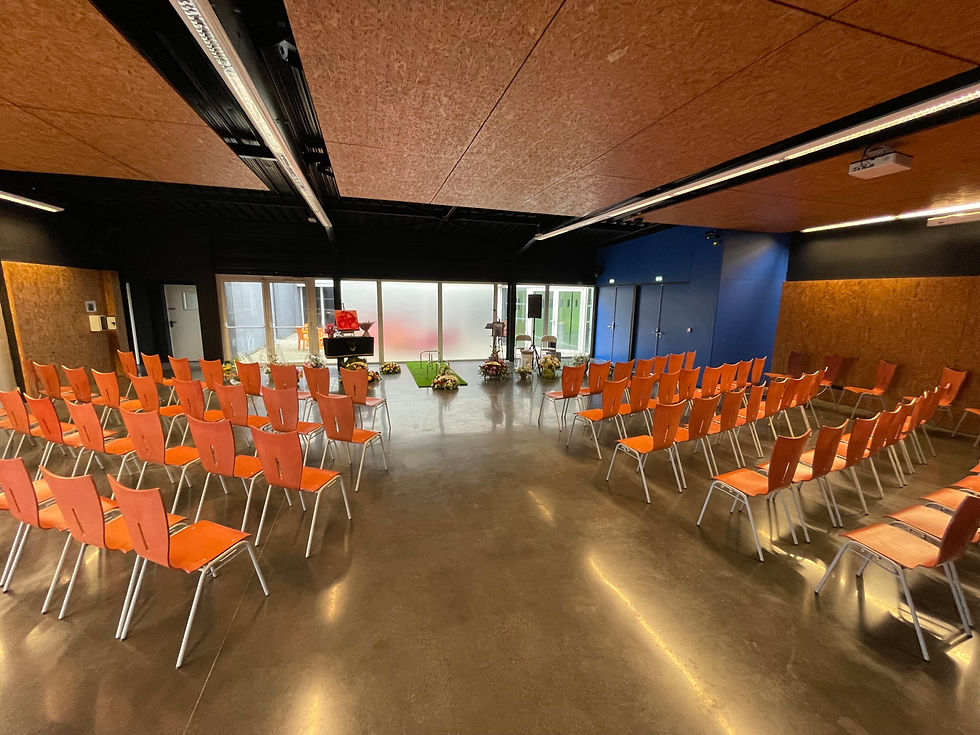 Salle laïque à Mondeville