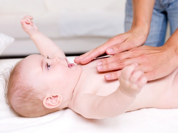 massage-du-nouveau-ne_186202-226.webp