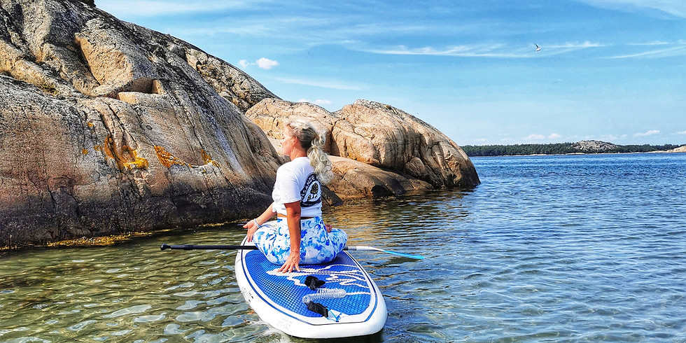 Extrainsatt SUPYoga i solnedgången i Kyrkviken, Resö - Boka din plats på dansandekrigaren@gmail.com (1)