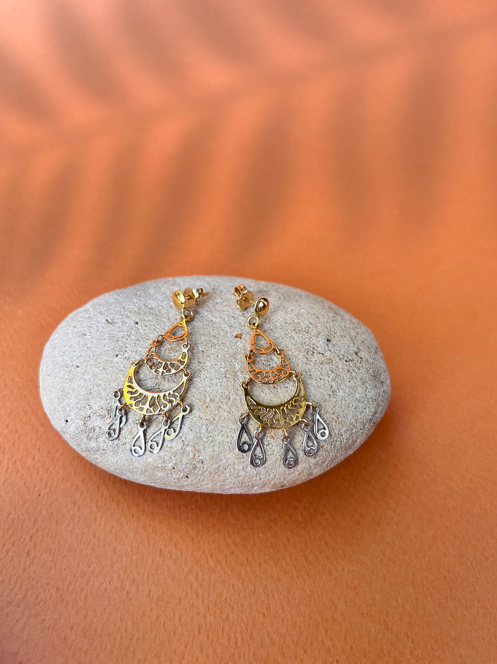 Une paire de boucles d'oreilles en or Second Carat