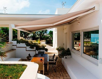 Tenda a raccio con cassonetto