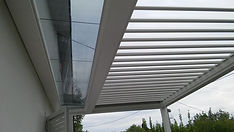 bioclimatica lamelle con inserto vetro.j