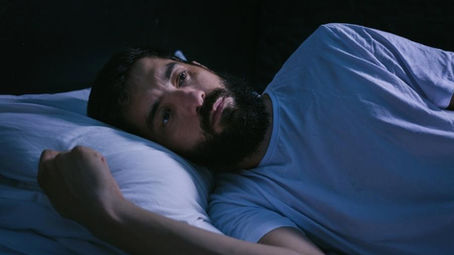 Acordar várias vezes à noite: o que pode influenciar isso