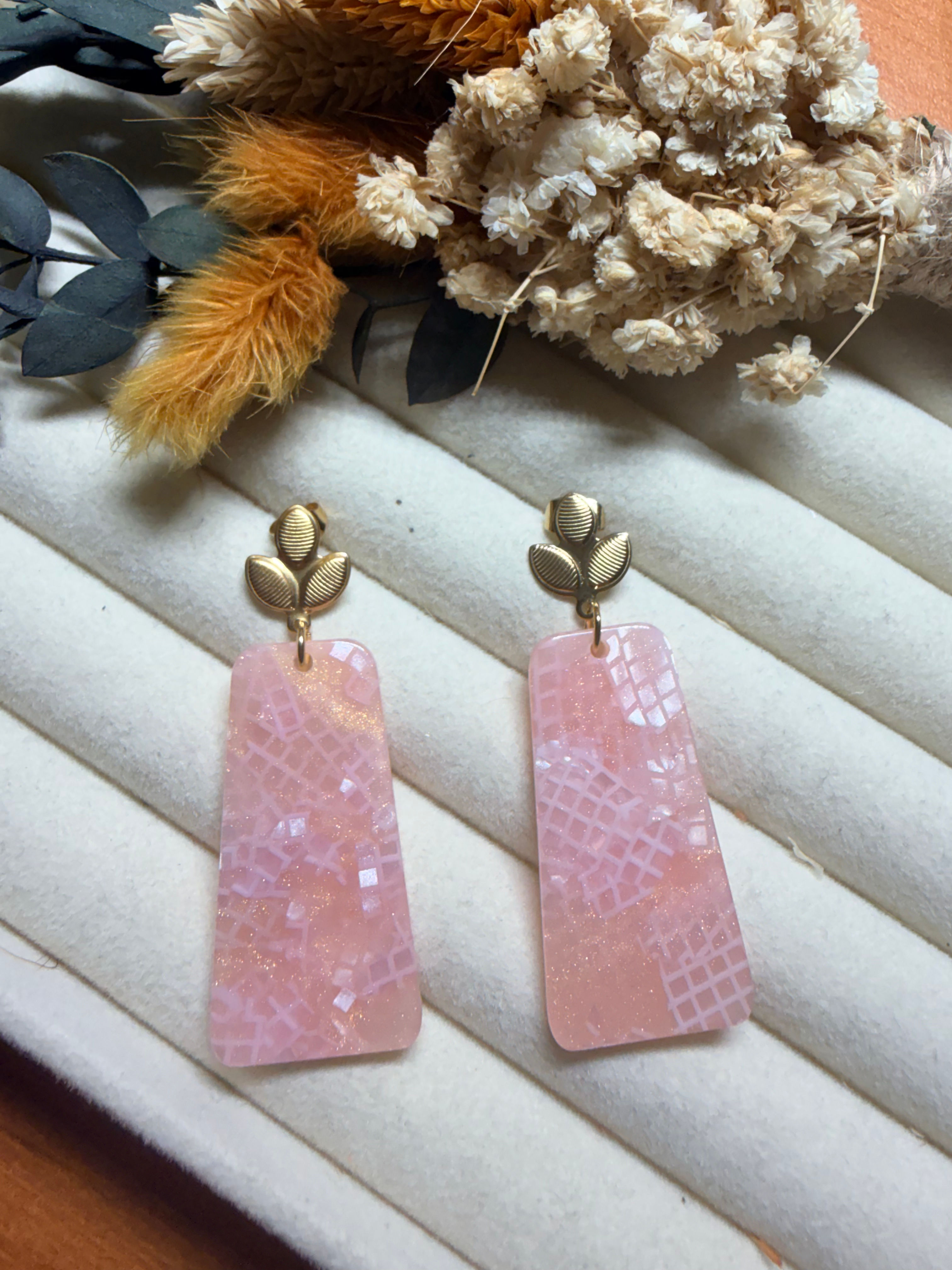 Boucles d’oreilles « Les prestigieuses » doré et rose pailleté 