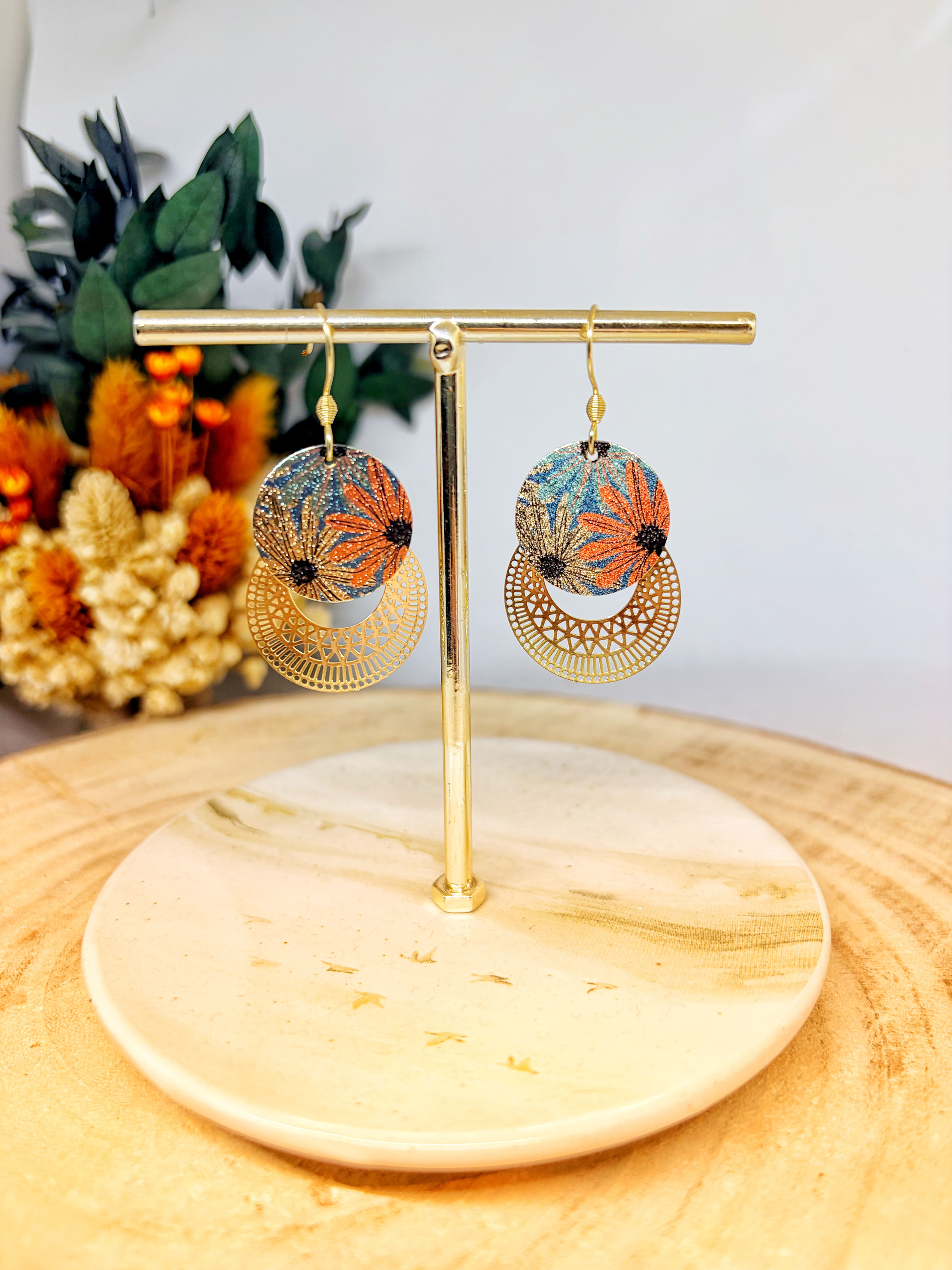 Boucles d’oreilles doré et fleurs 