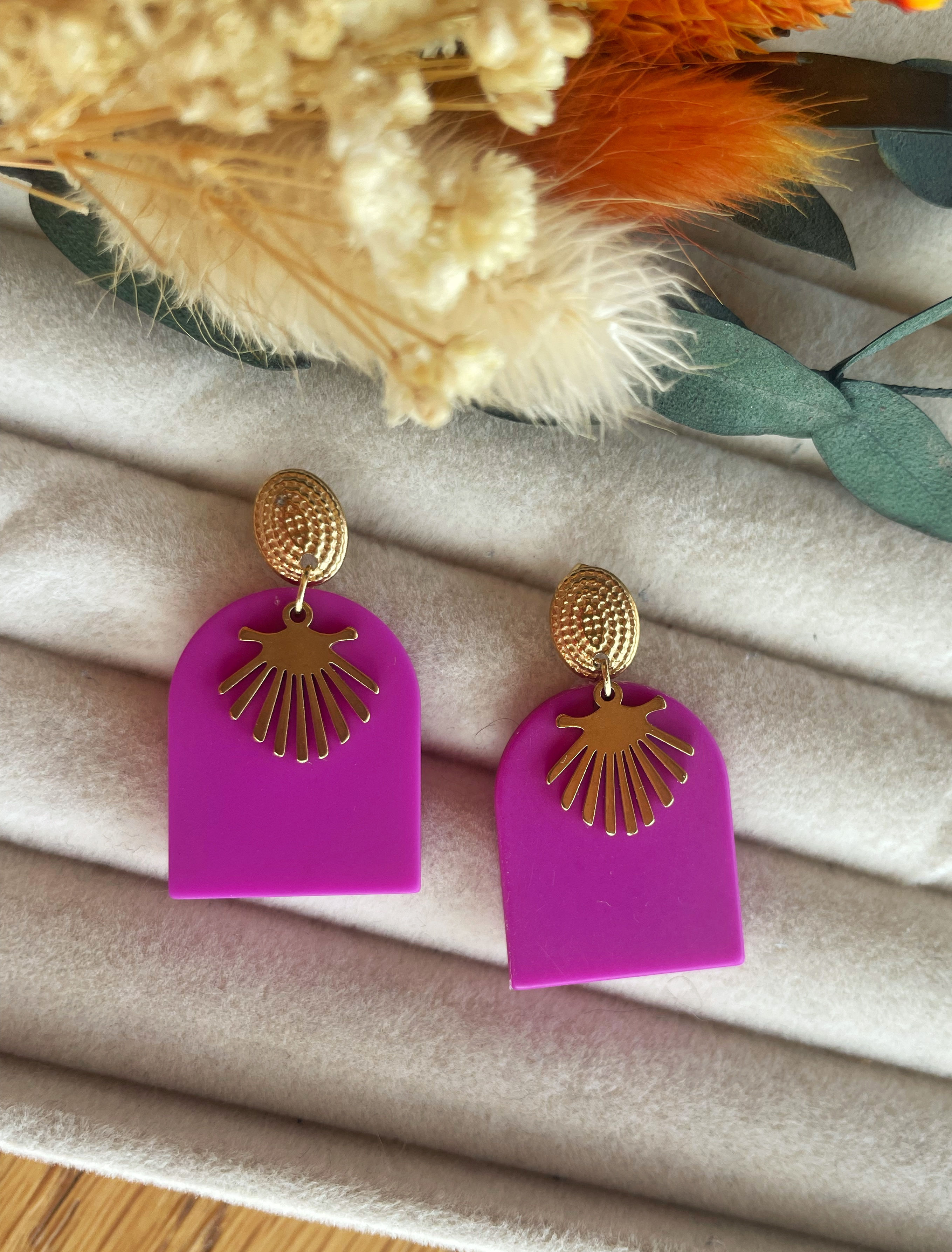 Boucles d’oreilles « Les prestigieuses » doré et fushia 