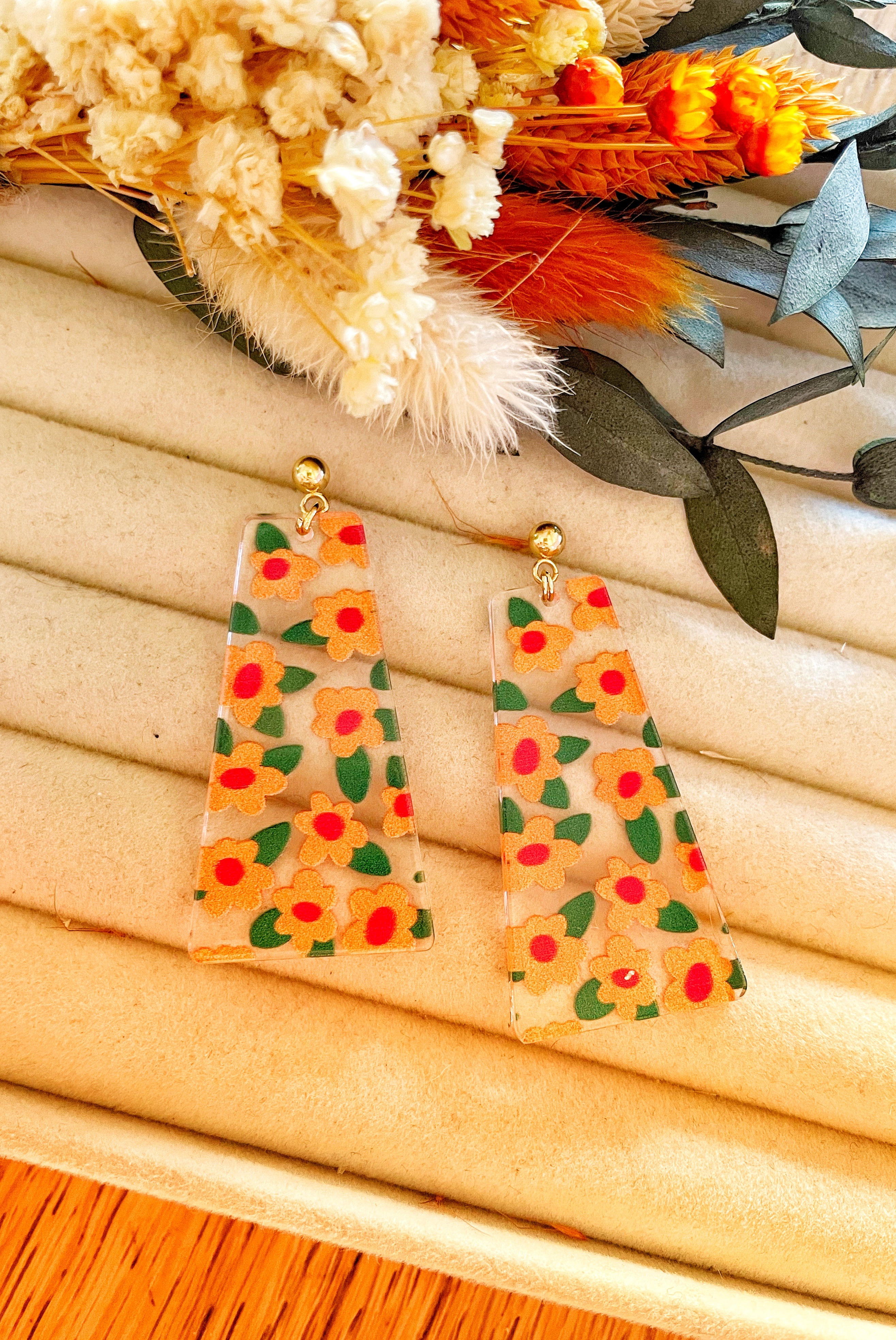 Boucles d’oreilles « les prestigieuses » doré fleurs orange/corail