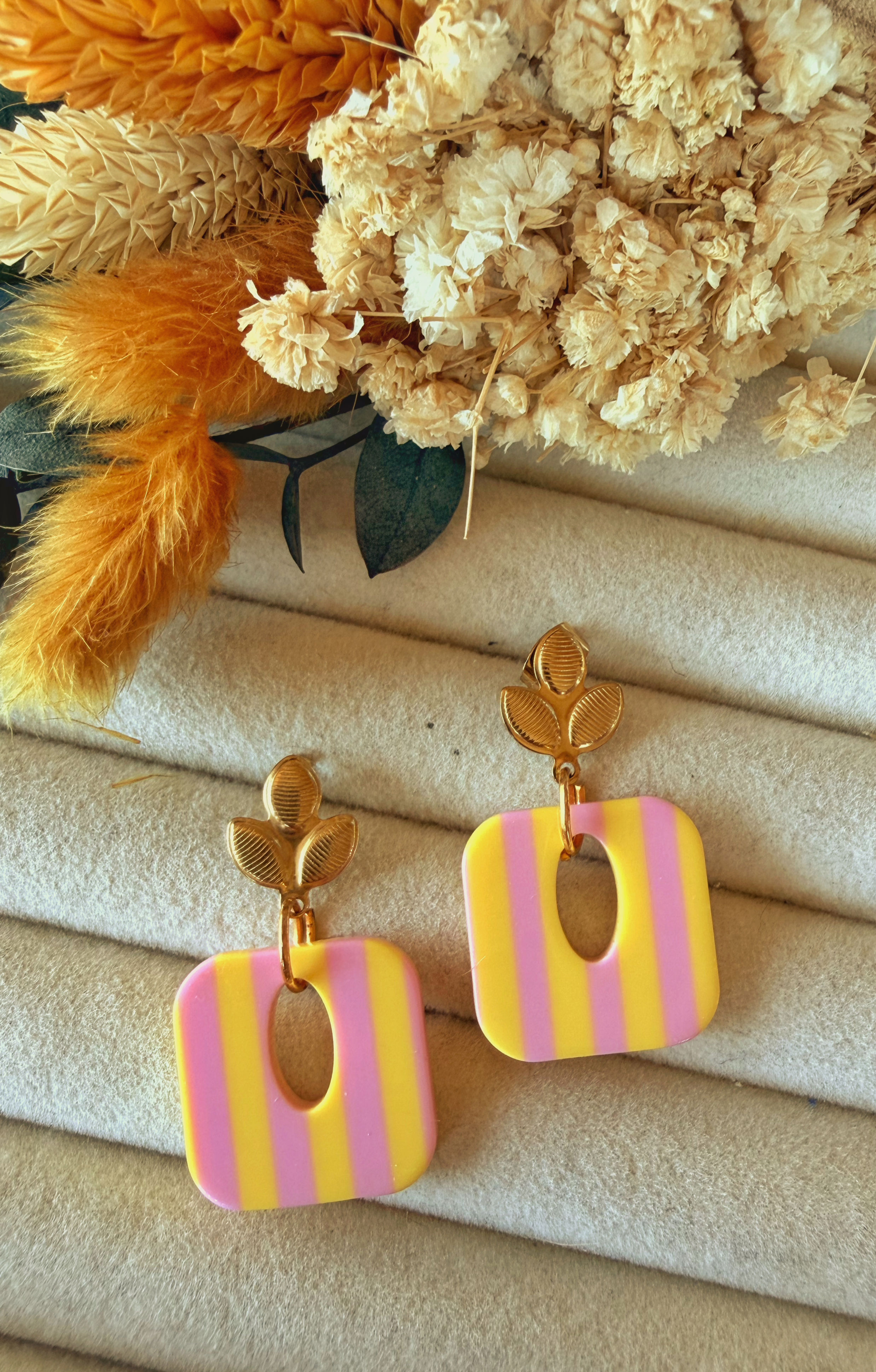 Boucles d’oreilles « Les harmonieuses » doré jaune et rose 