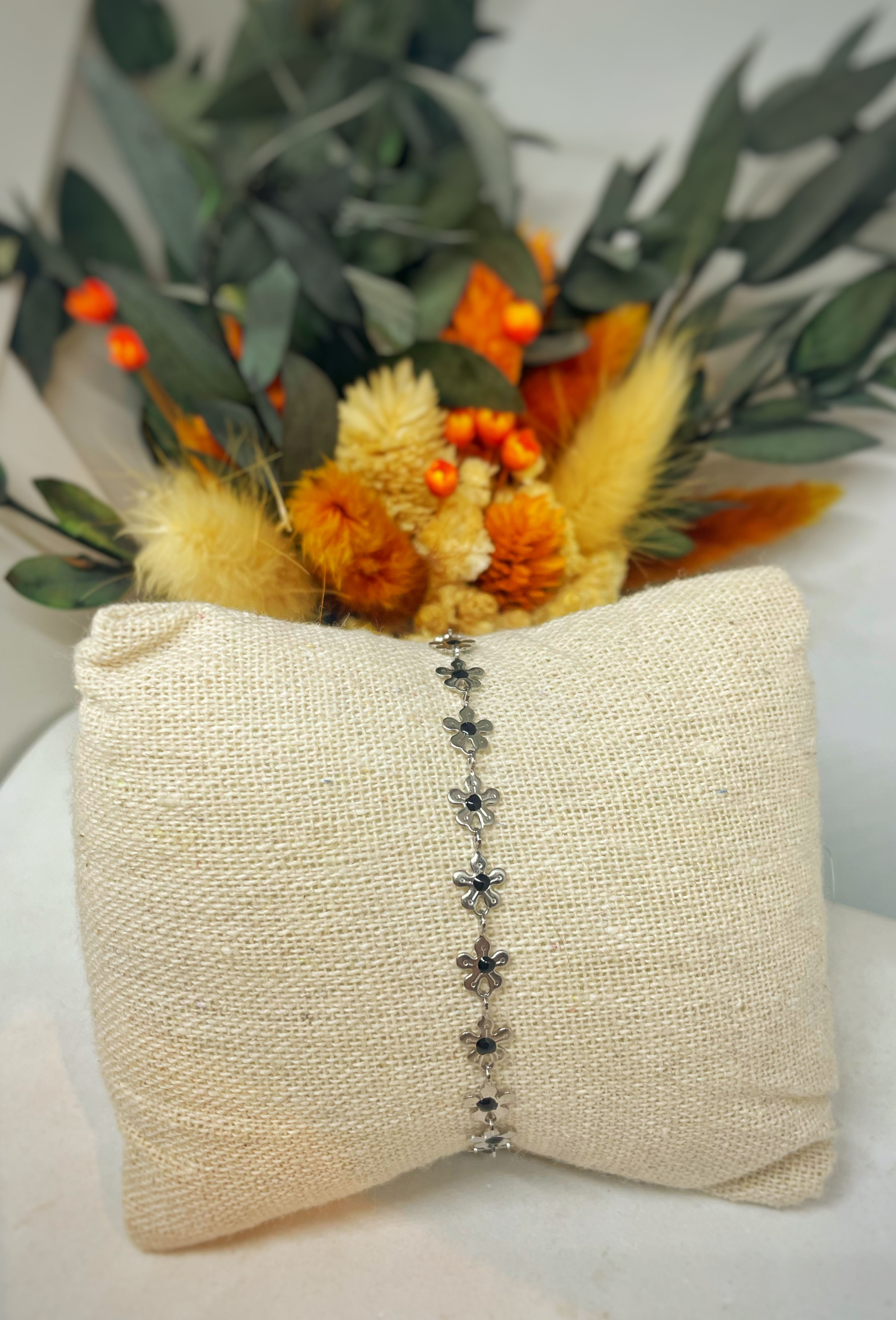 Bracelet fleurs argenté et noir 