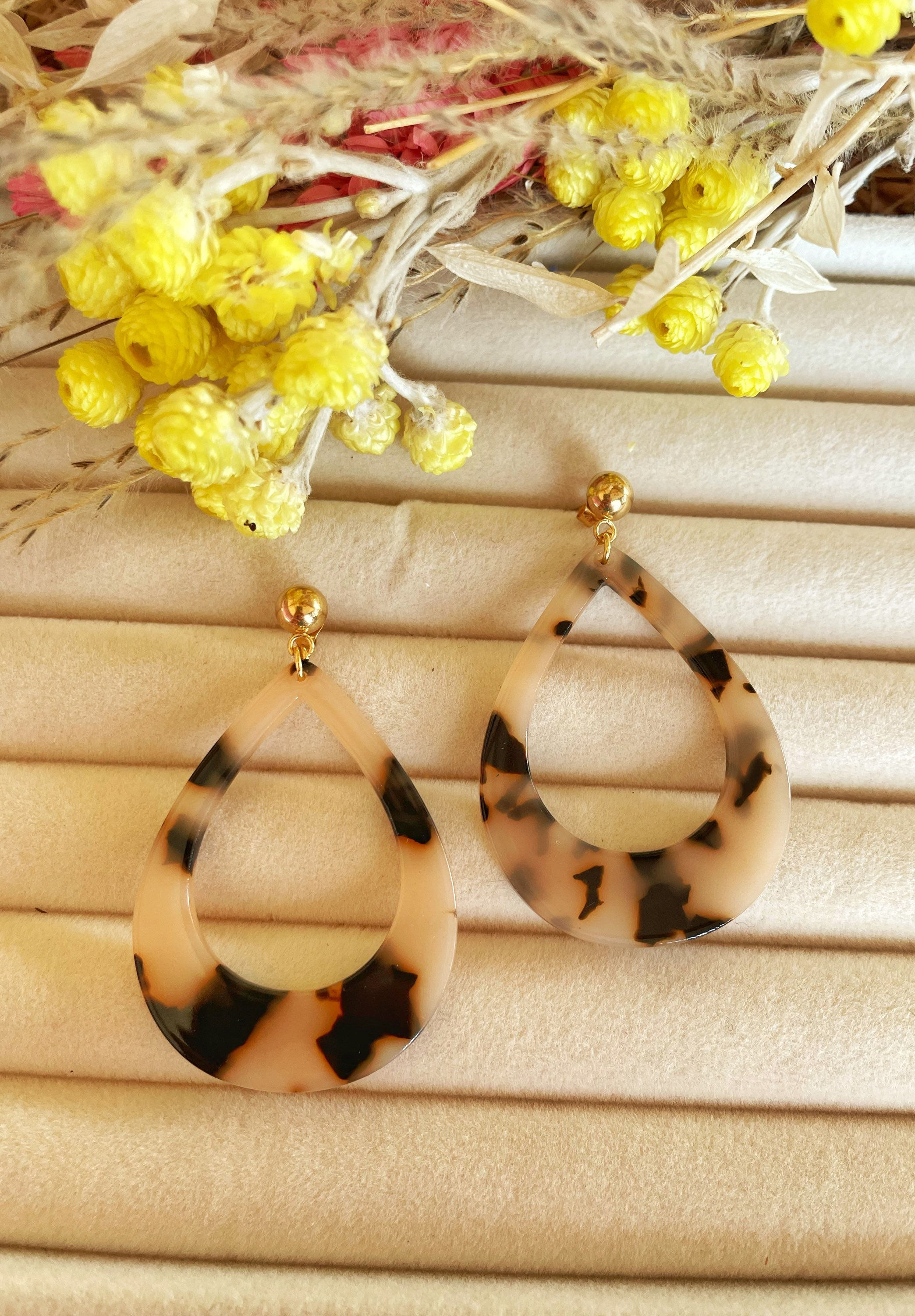 Boucles d’oreilles « Les prestigieuses » doré et noir/beige 