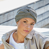Femme portant un turban chimio à Clermont-Ferrand.