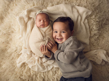 Capturing Newborn Babies with their Older Siblings | Los Angeles Family Photoshoot | Nicolenjoli Photography