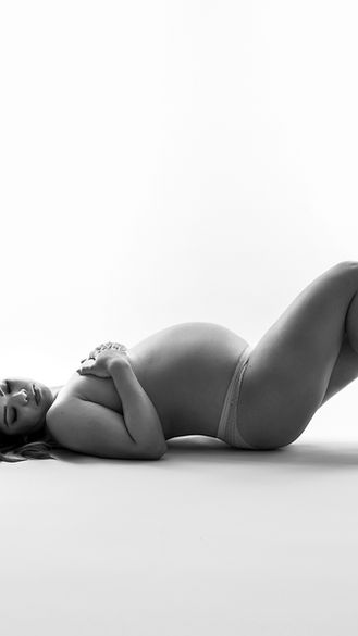 Pregnant body photo in black and white