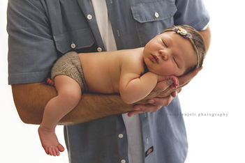 LOS ANGELES + ORANGE COUNTY MATERNITY AND NEWBORN PHOTOGRAPHY STUDIO